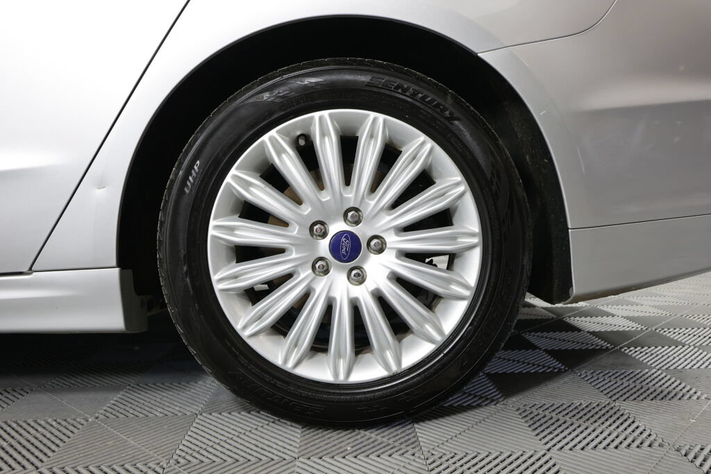 Used 2015 Ford Fusion SE FWD image 8