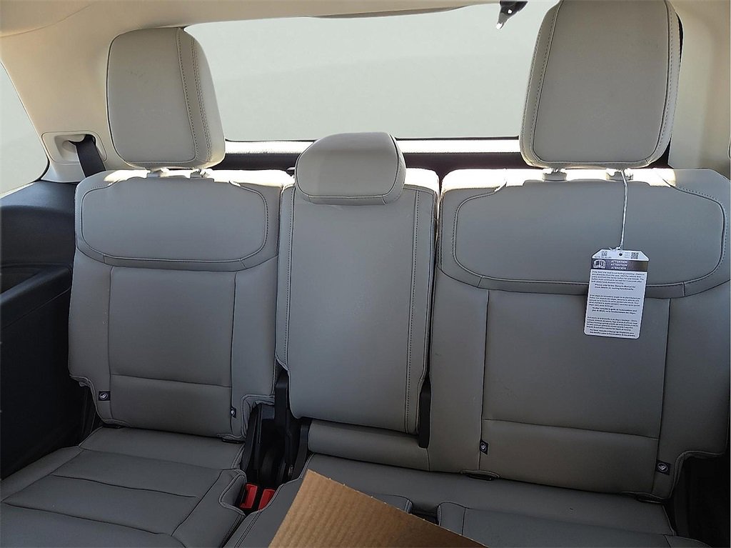 New 2025 Ford Expedition Active image 9