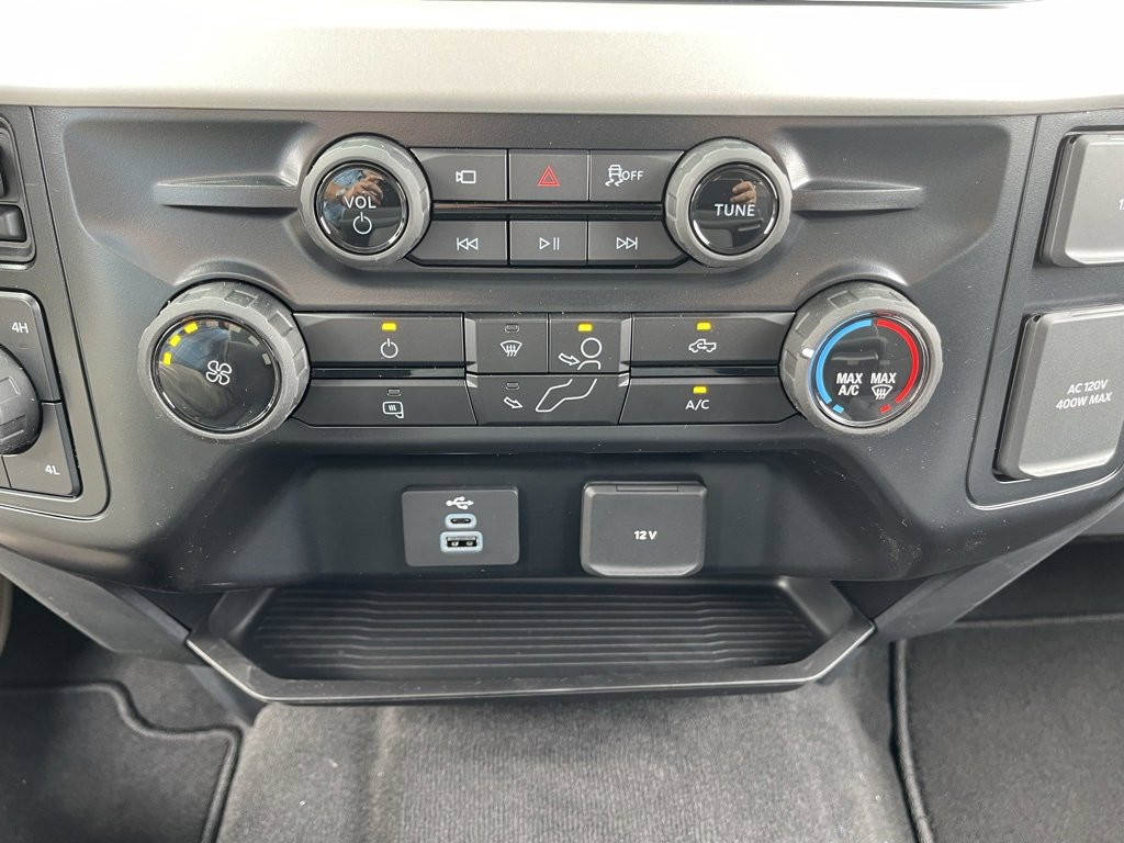 New 2026 Ford F350 4x4 Crew Cab DRW Super Duty image 29