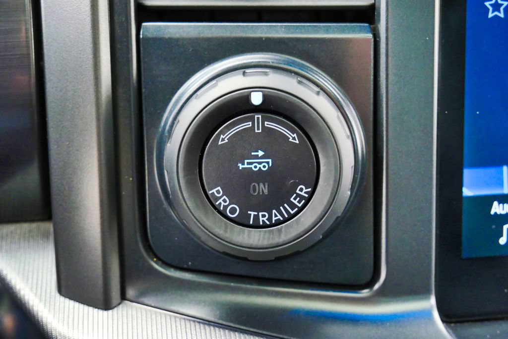 Used 2025 Ford F150 Lariat AWD/4WD image 30