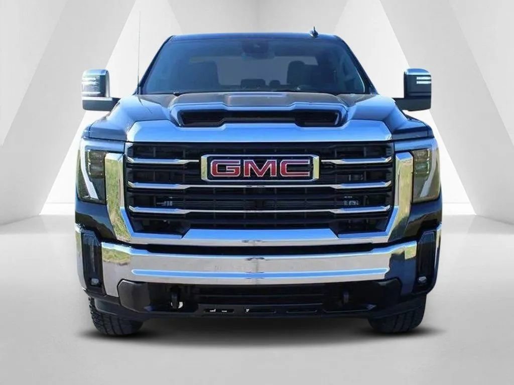 New 2026 GMC Sierra 3500 SLT image 2