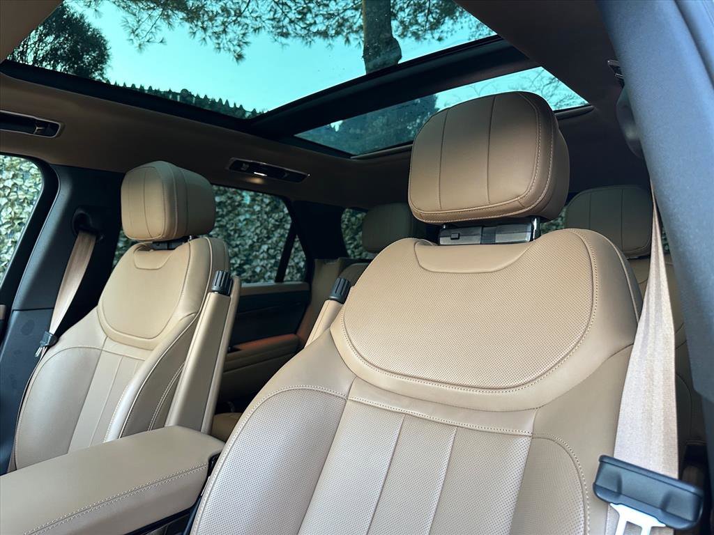 Used 2023 Land Rover Range Rover Sport SE image 11