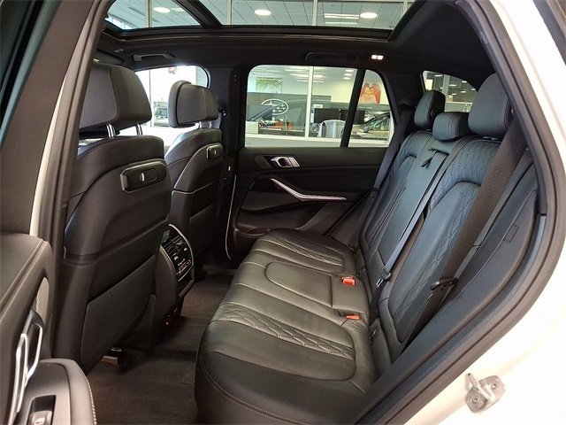 Used 2025 BMW X5 xDrive50e image 9