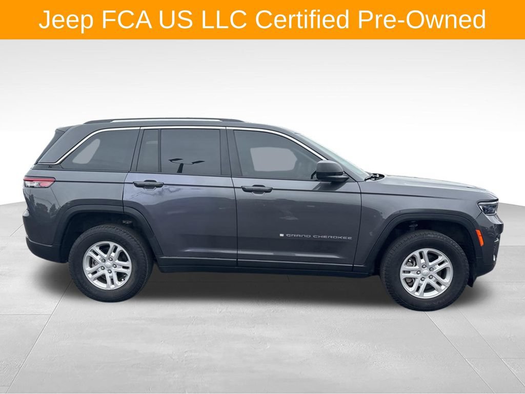 Used 2023 Jeep Grand Cherokee Laredo AWD/4WD image 2
