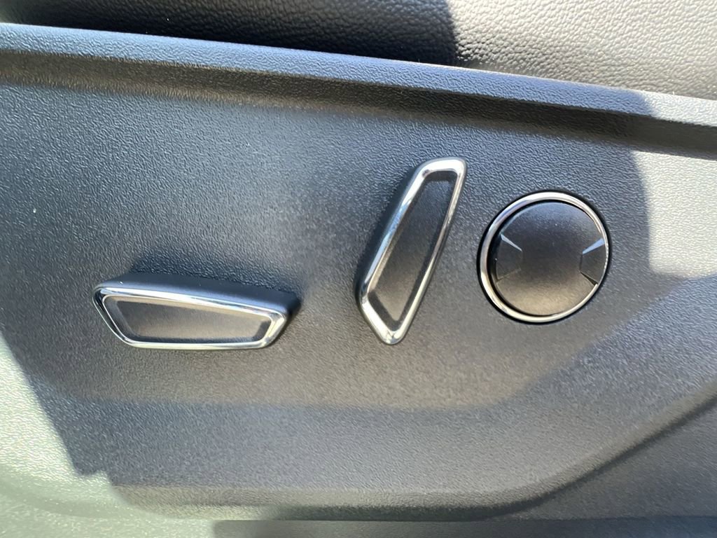 New 2026 Ford F150 Lariat w/ Equipment Group 502A High image 14