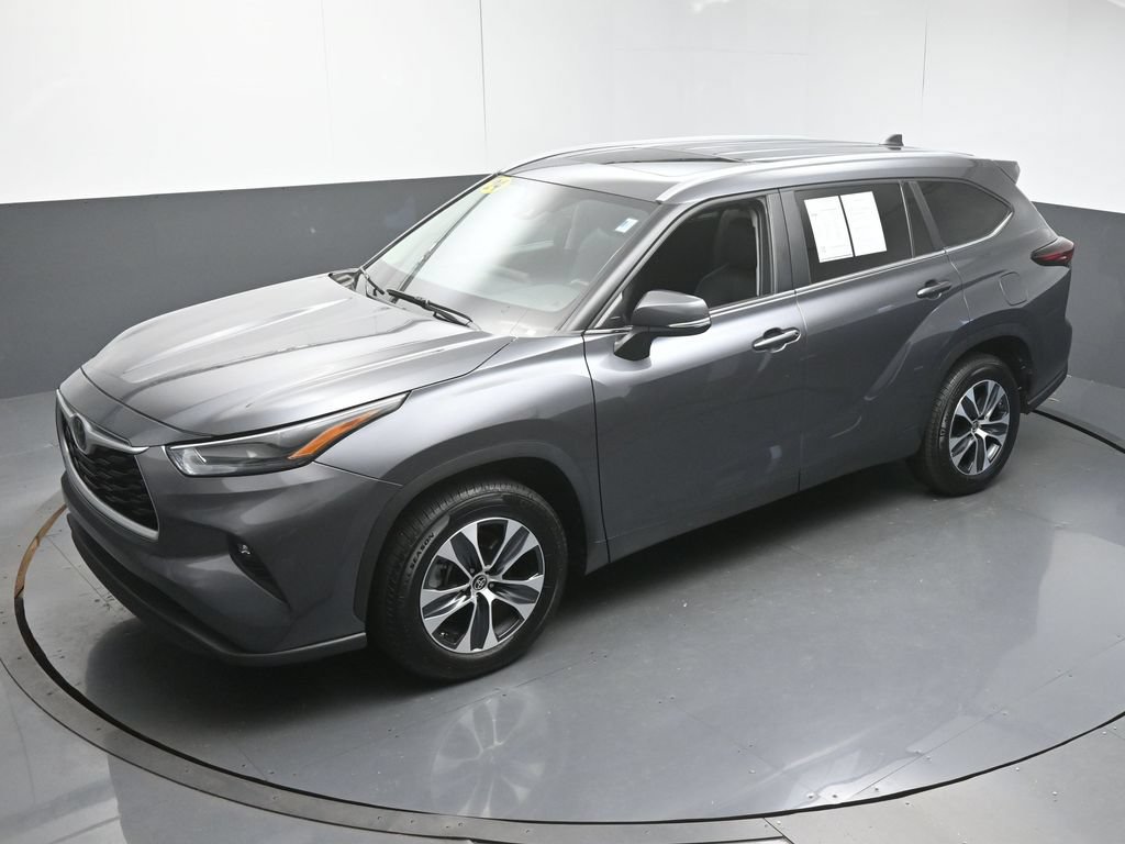 Used 2024 Toyota Highlander XLE FWD image 44