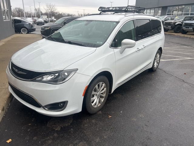 Used 2018 Chrysler Pacifica Touring-L image 2