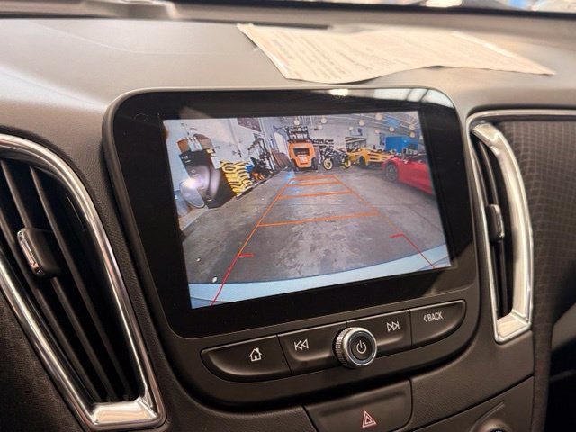 Used 2017 Chevrolet Malibu LT FWD image 15