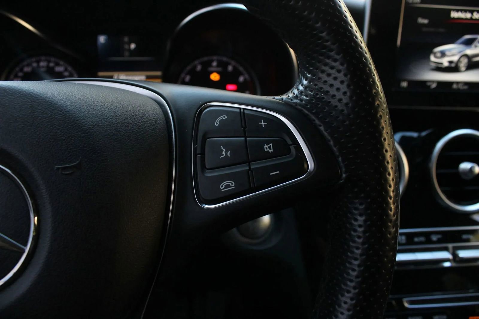 Used 2017 Mercedes-Benz GLC 300 4MATIC w/ Premium 1 Package image 31