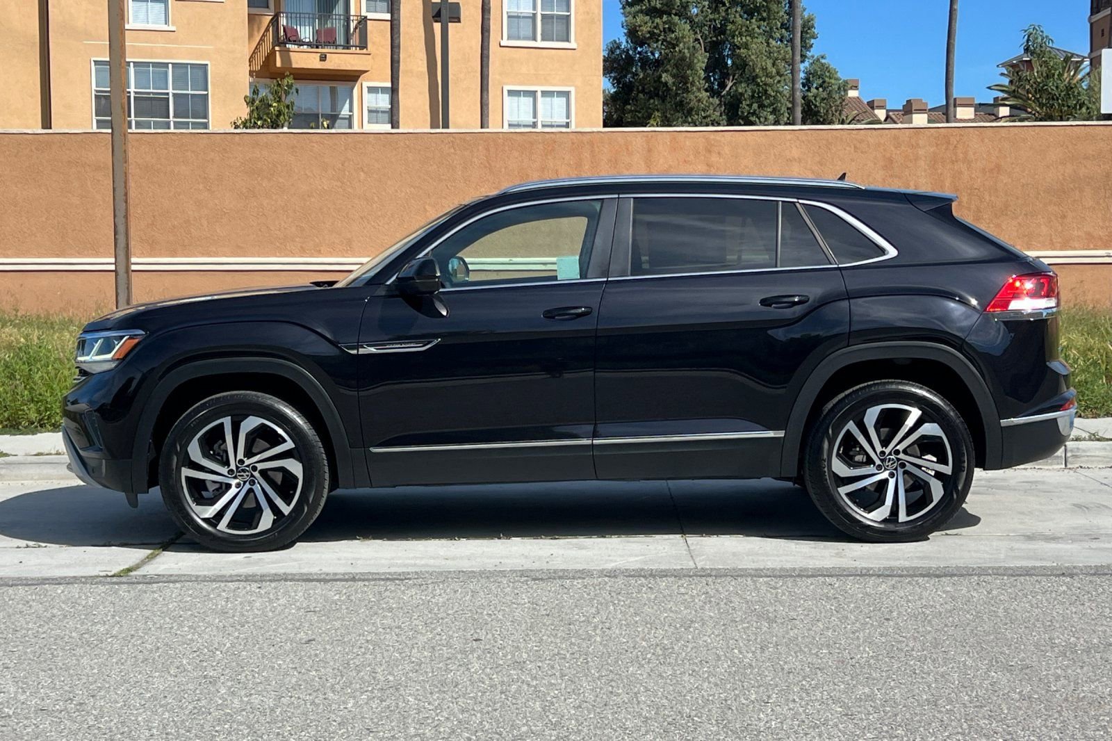 Used 2023 Volkswagen Atlas Cross Sport SEL image 7