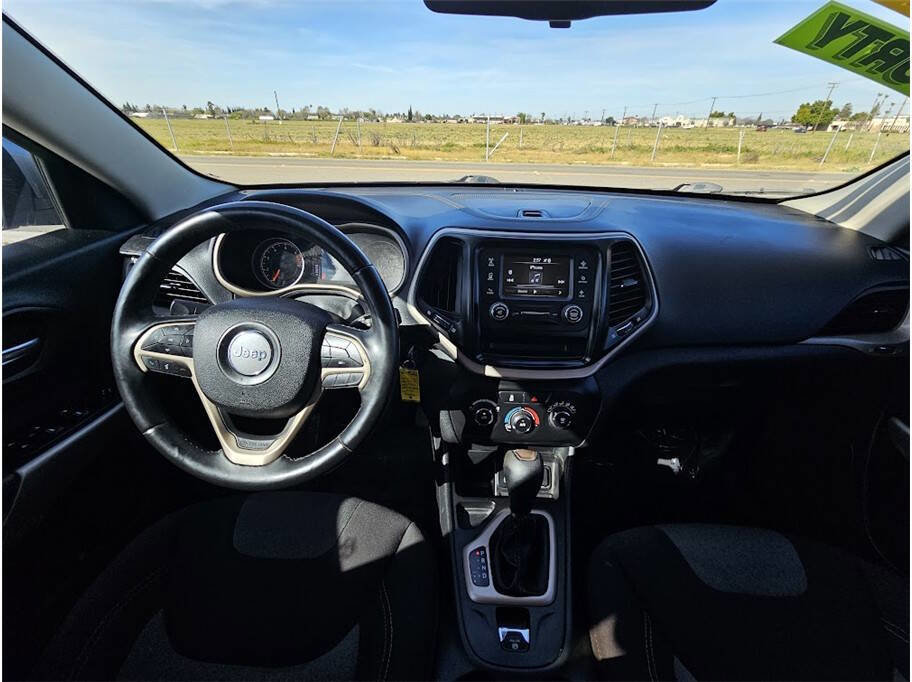 Used 2018 Jeep Cherokee Latitude w/ Altitude Package image 25