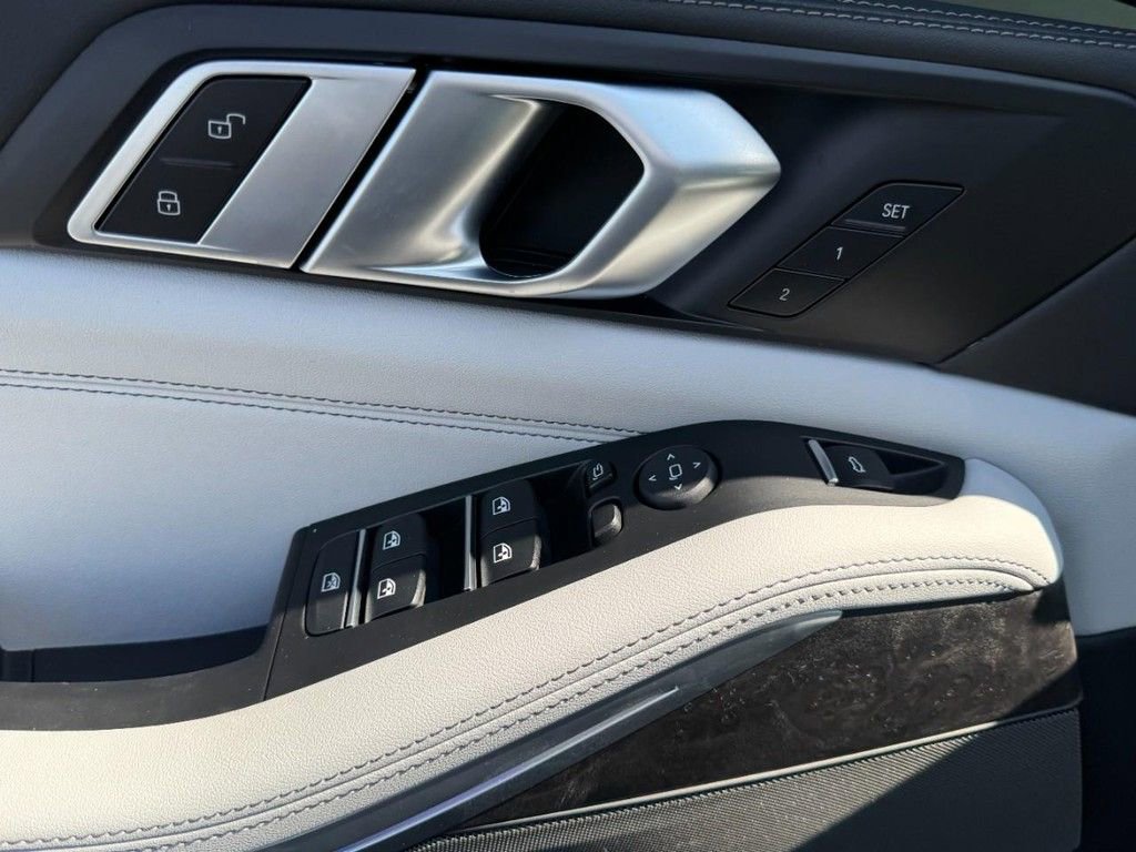 Used 2025 BMW X5 xDrive40i w/ Premium Package image 16