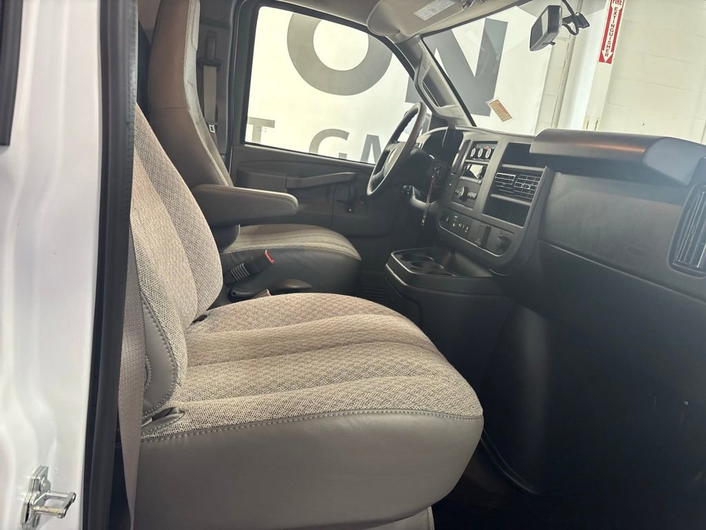 New 2025 Chevrolet Express 2500 Work Van w/ Driver Convenience Package image 37
