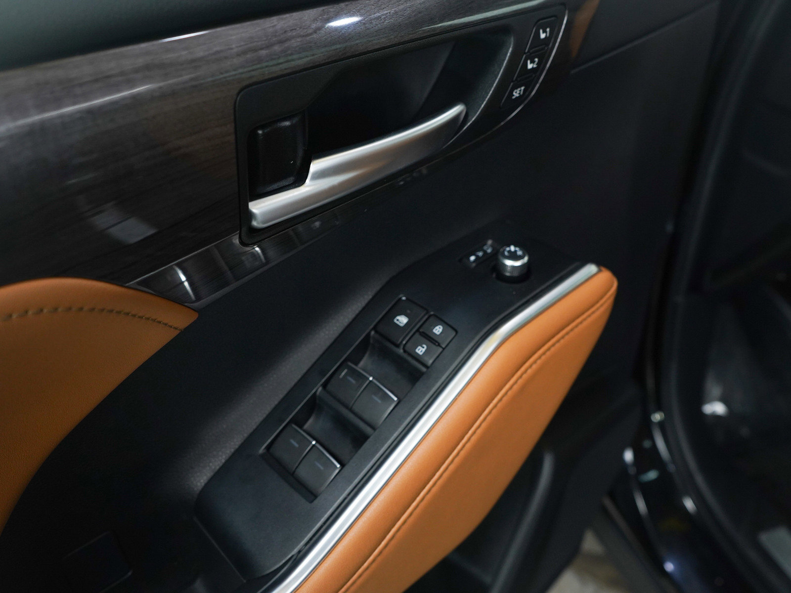 Used 2025 Toyota Highlander Platinum image 22