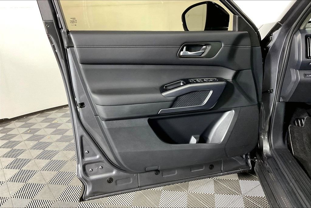 New 2026 Nissan Pathfinder SL AWD/4WD image 43