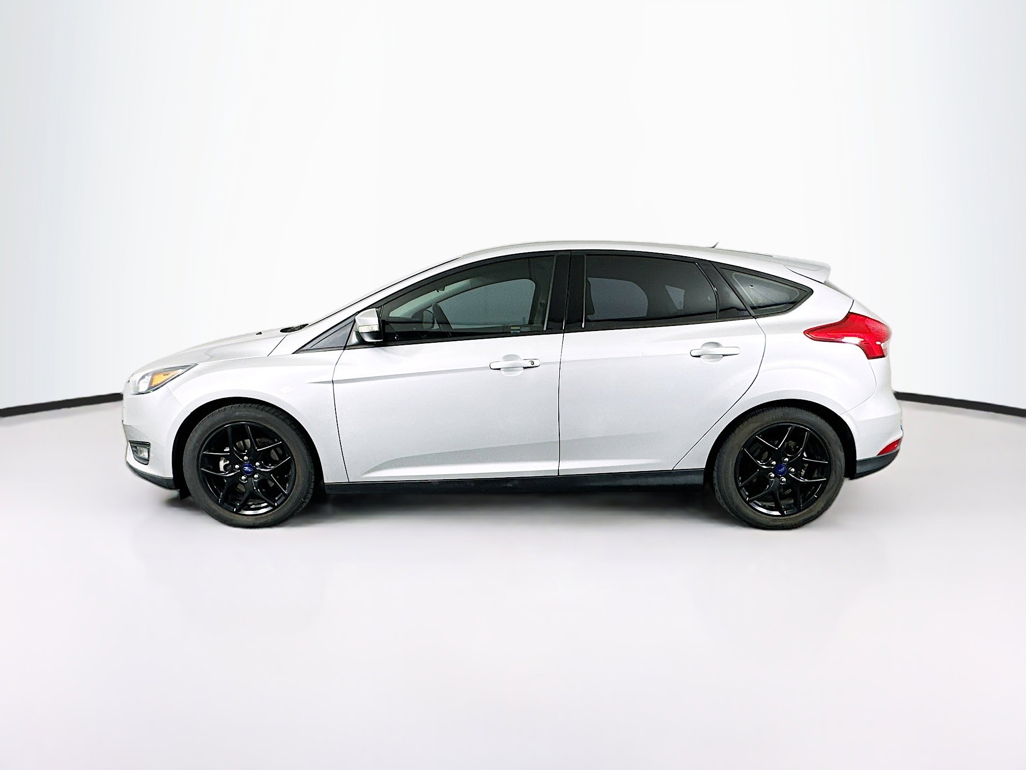 Used 2016 Ford Focus SE w/ Equipment Group 201A FWD image 4