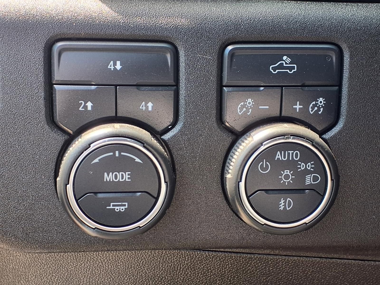 Used 2024 Chevrolet Silverado 2500 LT AWD/4WD image 9