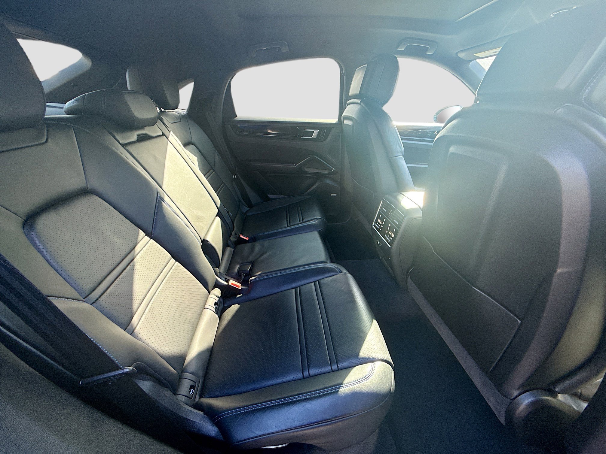 Used 2021 Porsche Cayenne S image 29