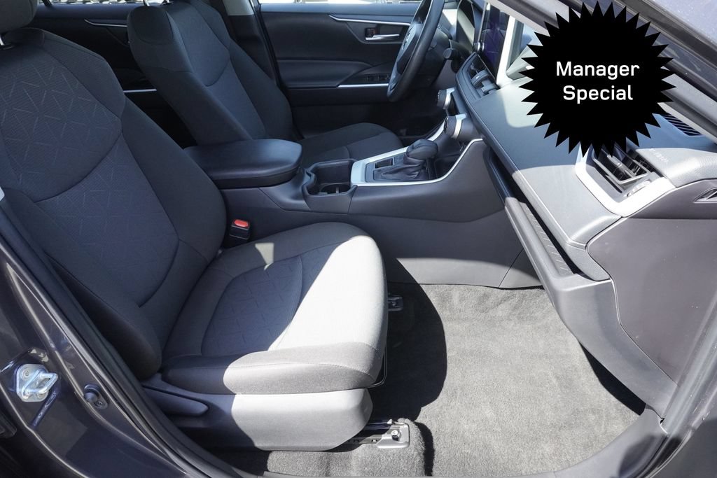 Used 2025 Toyota RAV4 XLE AWD/4WD image 23