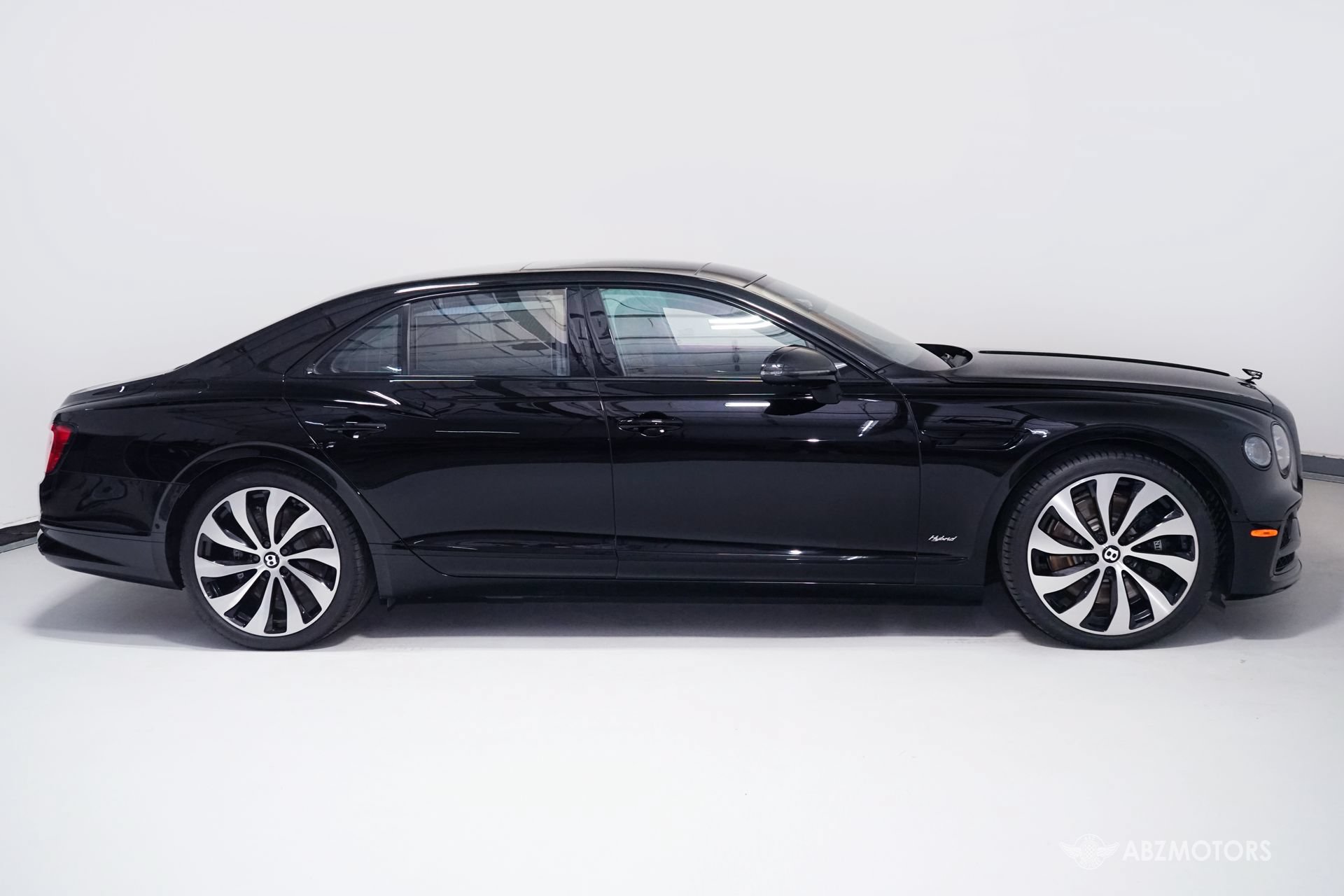 Used 2022 Bentley Flying Spur Plug-In Hybrid AWD/4WD image 3