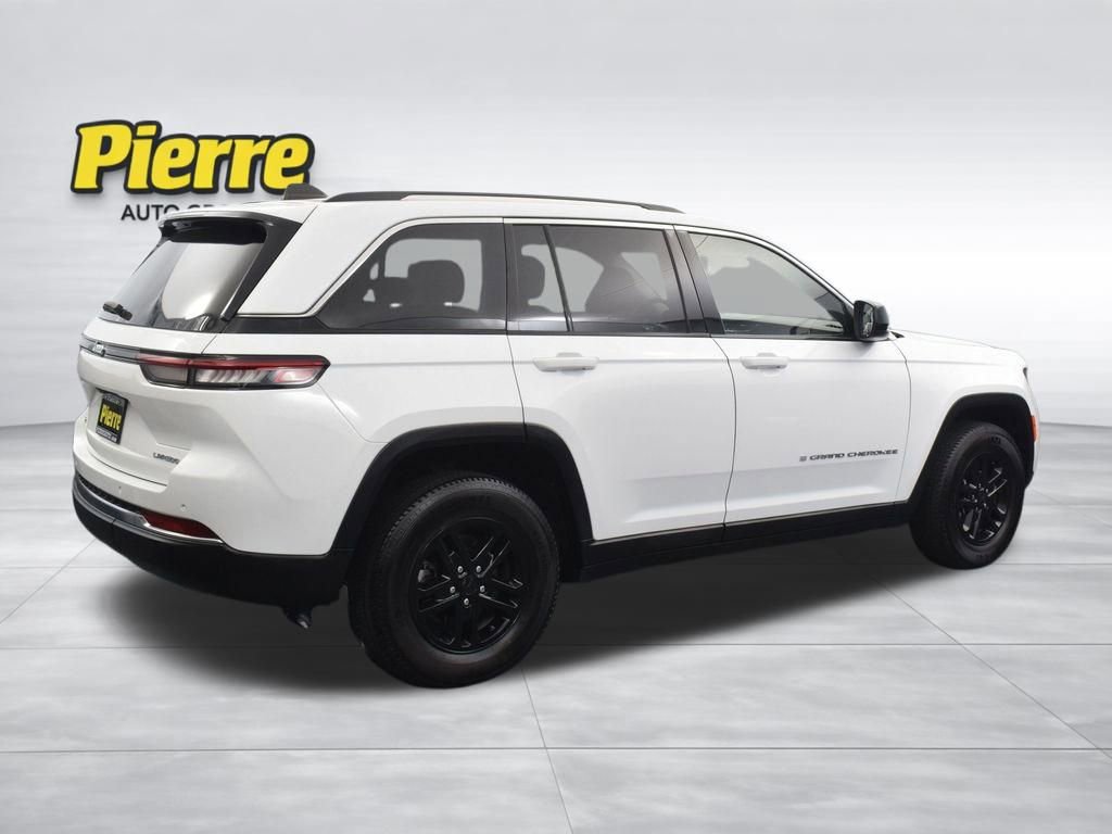 Used 2023 Jeep Grand Cherokee Laredo AWD/4WD image 4