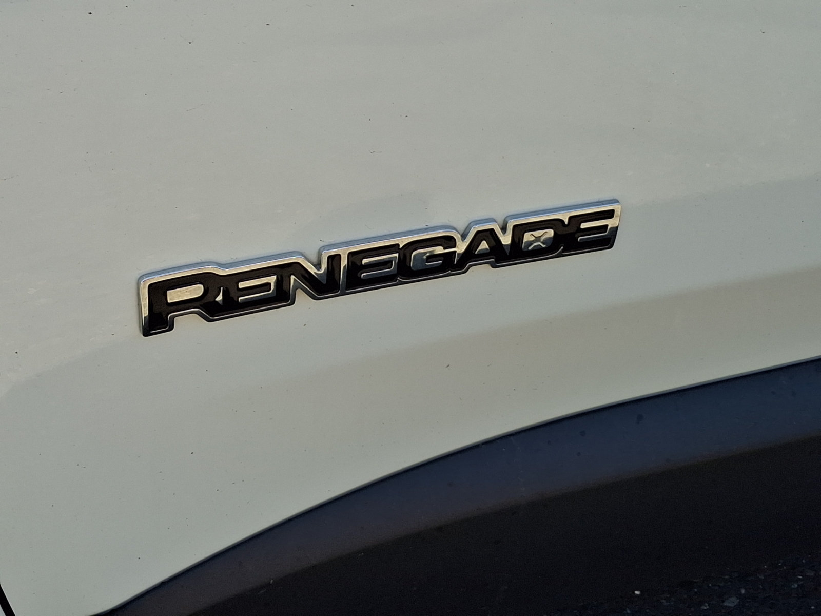Used 2015 Jeep Renegade Latitude AWD/4WD image 28