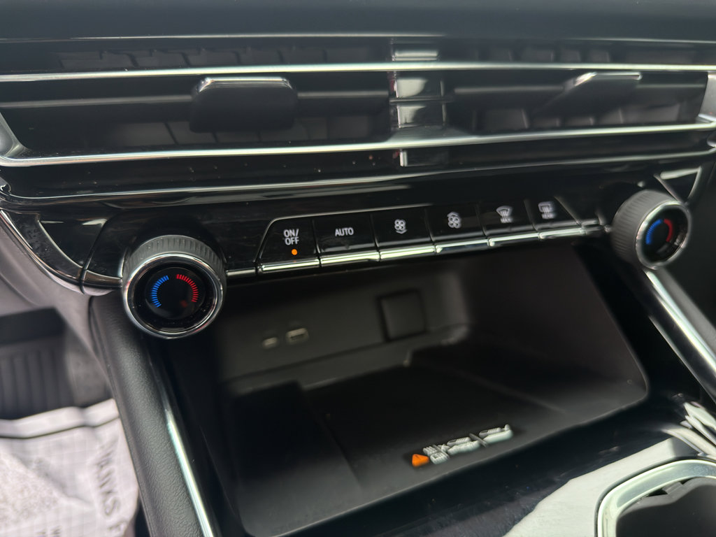 Used 2025 Chevrolet Traverse RS FWD image 26