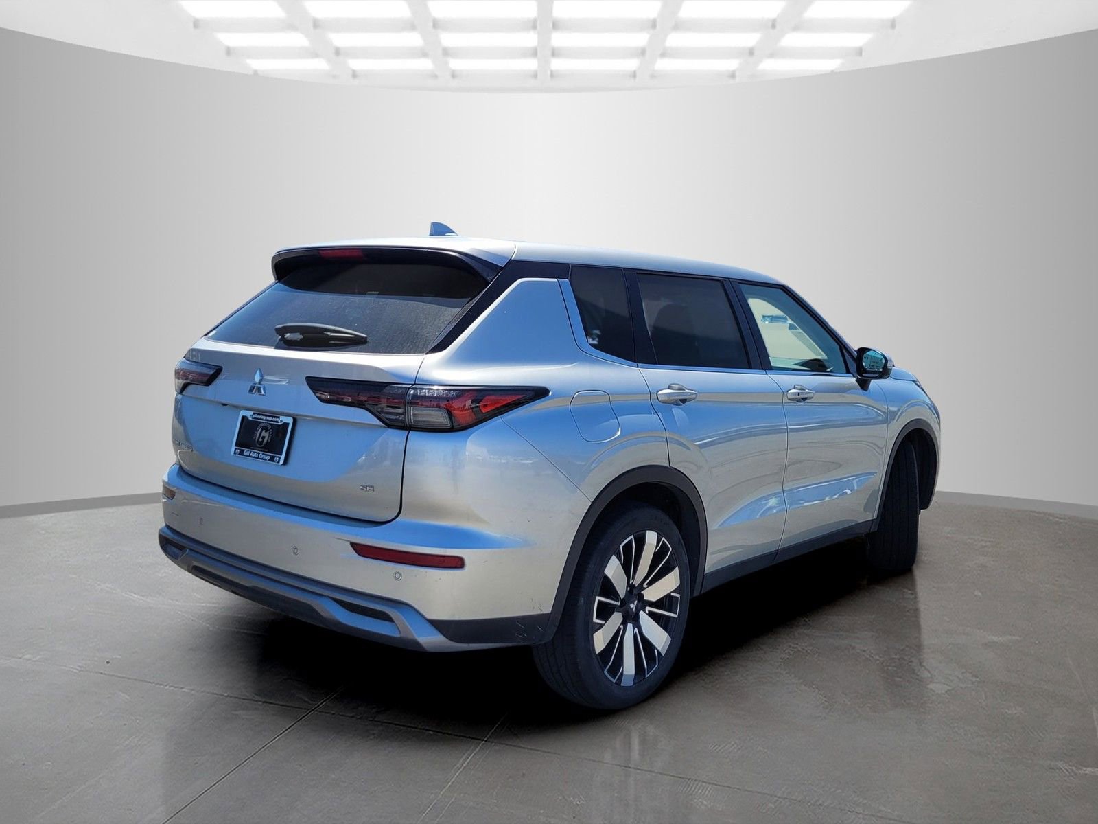 Used 2025 Mitsubishi Outlander SE FWD image 4