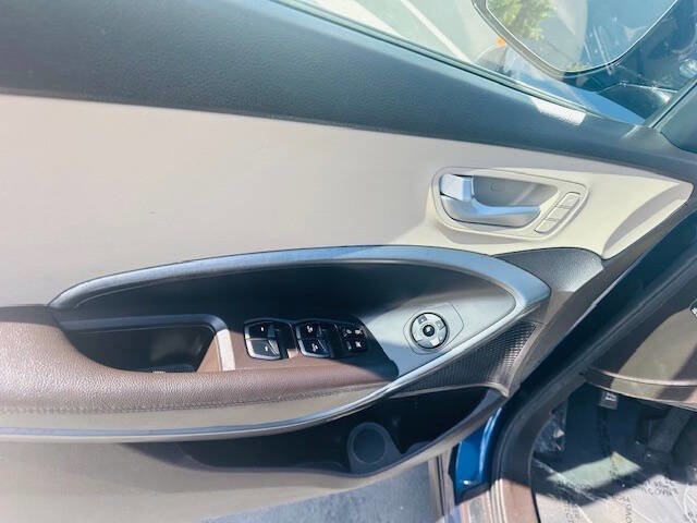 Used 2017 Hyundai Santa Fe FWD image 20