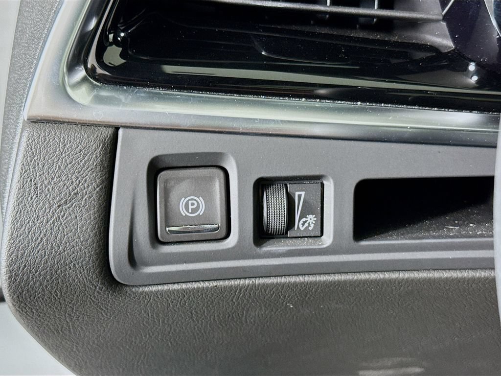 Used 2025 Cadillac XT6 Luxury FWD image 11
