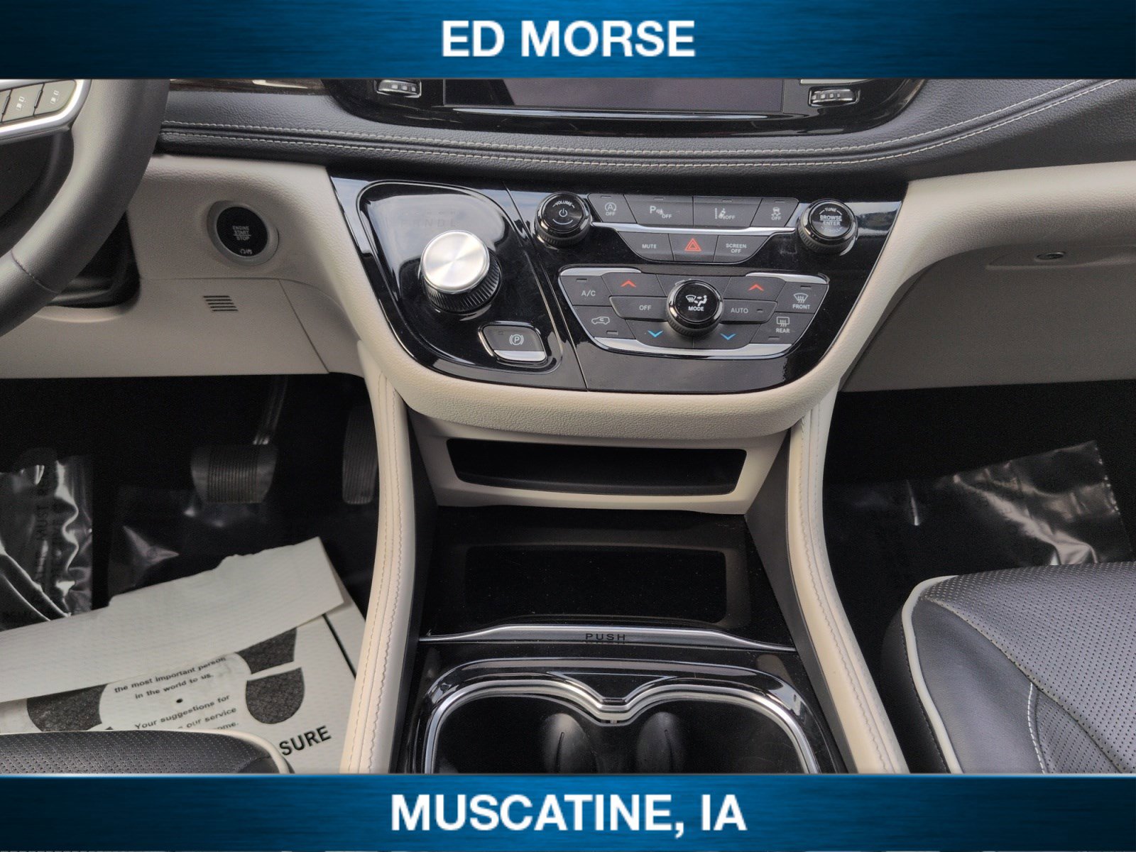 Used 2023 Chrysler Pacifica Limited FWD image 11