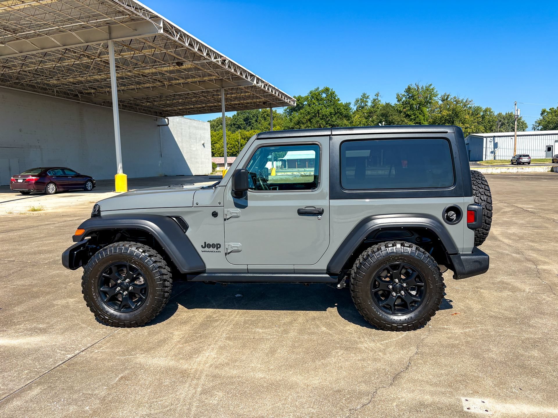 Used 2022 Jeep Wrangler Sport AWD/4WD image 7