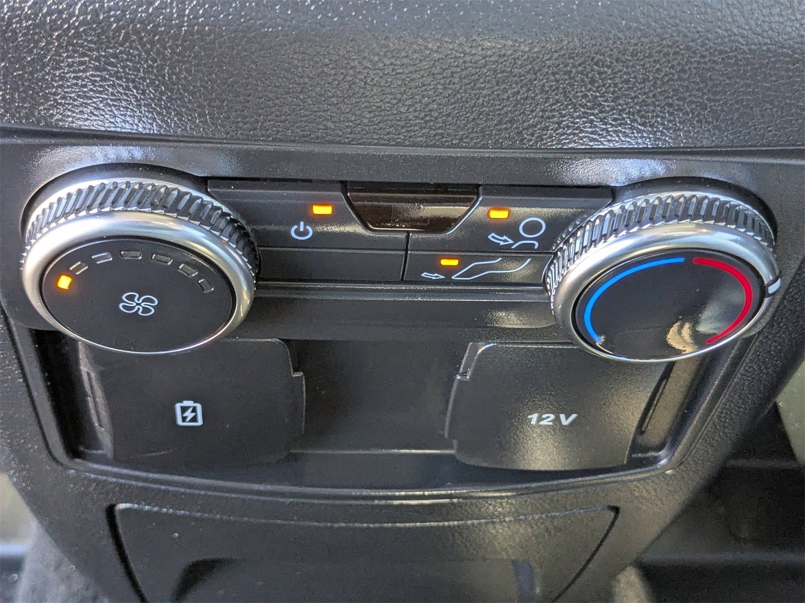 Used 2022 Ford Explorer XLT w/ Equipment Group 202A image 16