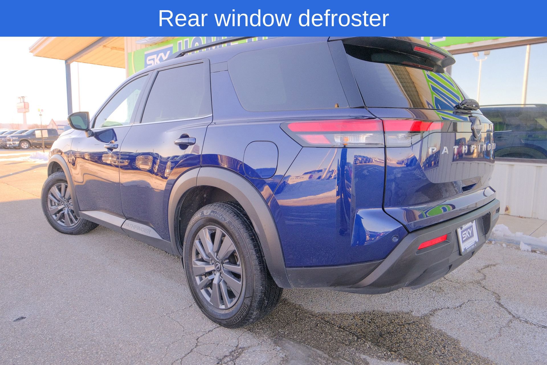 Used 2025 Nissan Pathfinder SV image 6