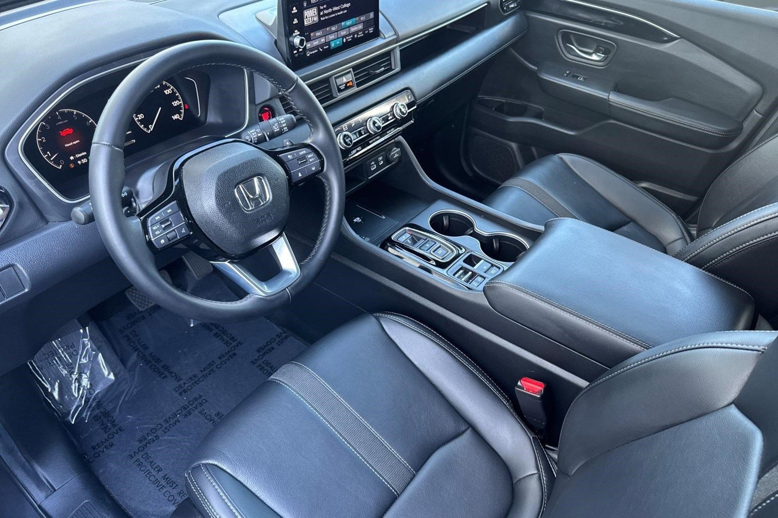 Certified 2025 Honda Pilot Touring image 4