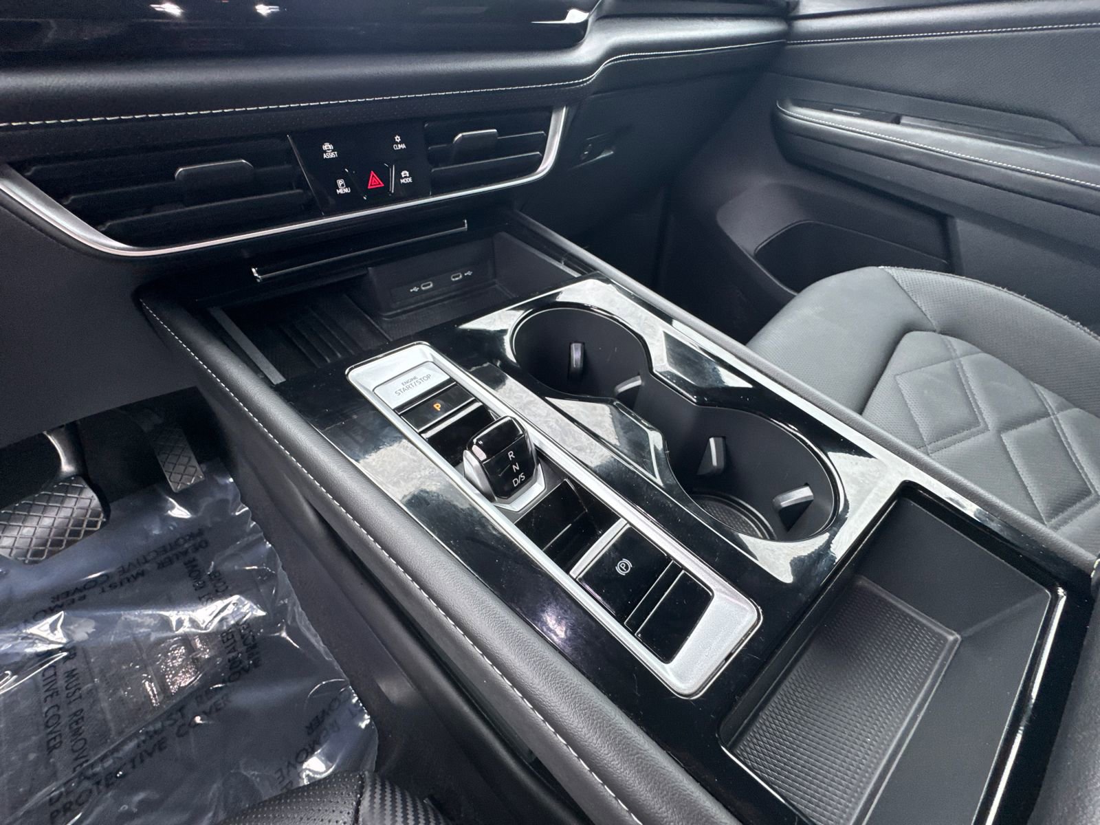 Used 2025 Volkswagen Atlas Cross Sport SE image 32