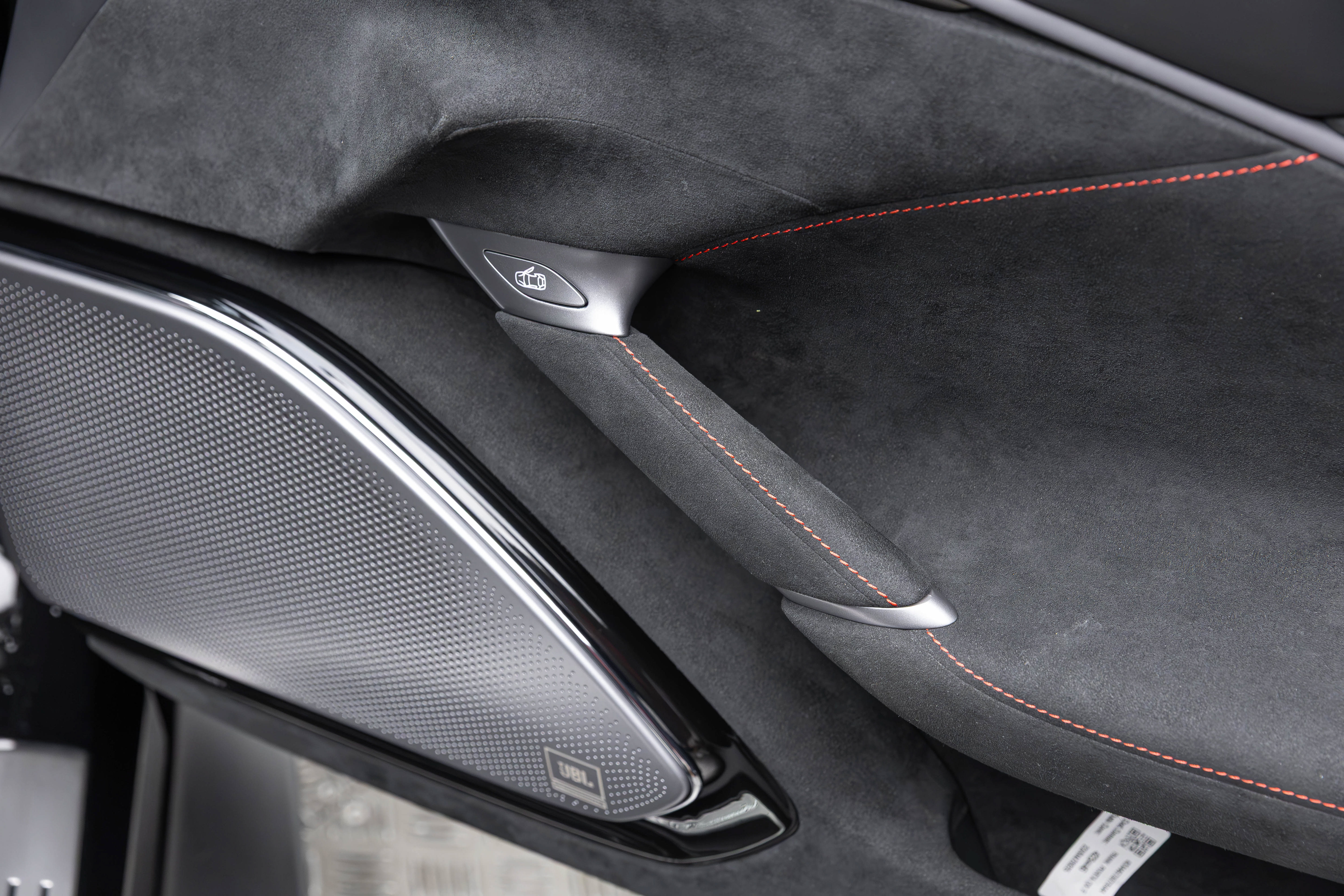 Certified 2025 Ferrari Roma Spider RWD image 19