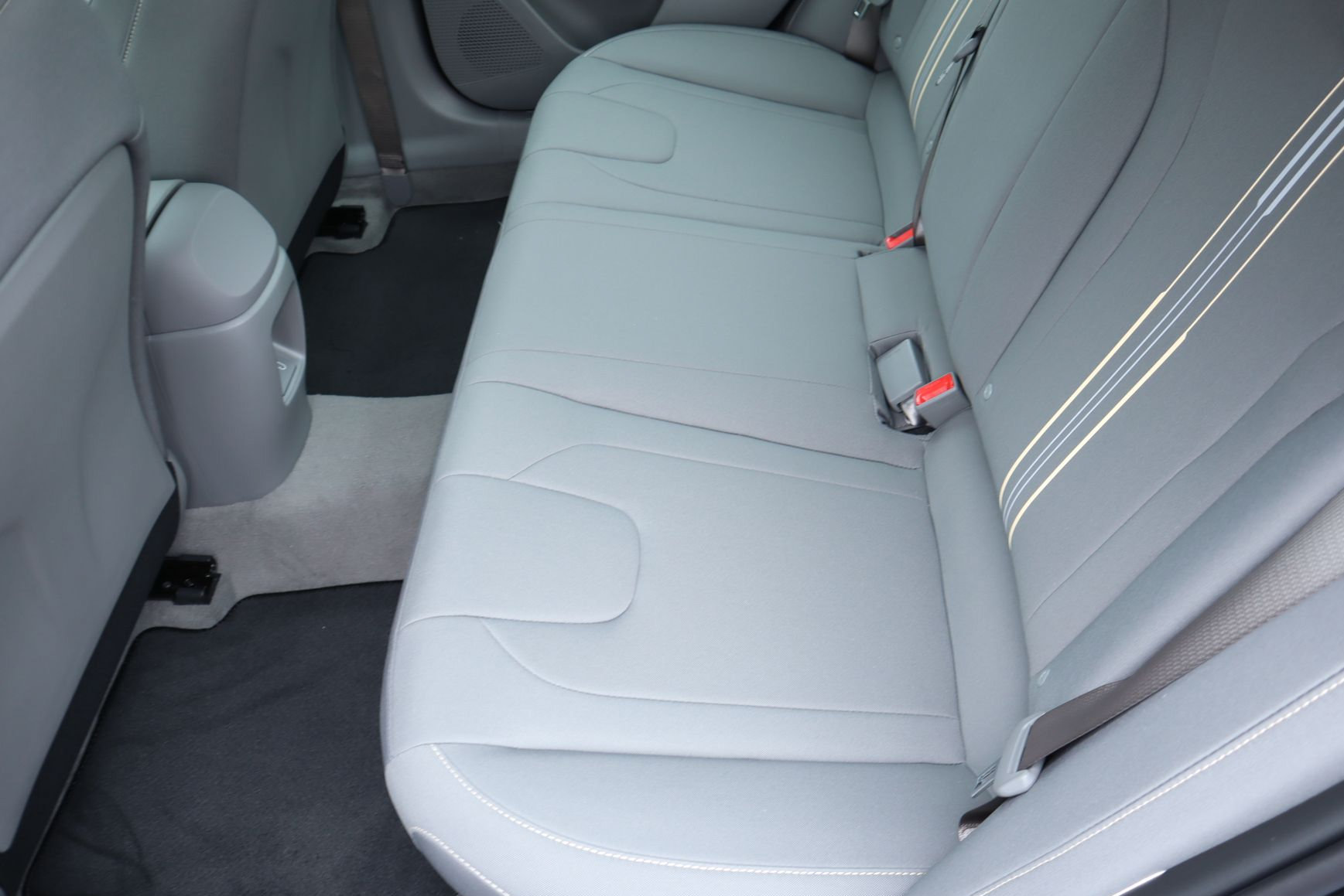 New 2026 Hyundai Elantra Hybrid FWD image 17