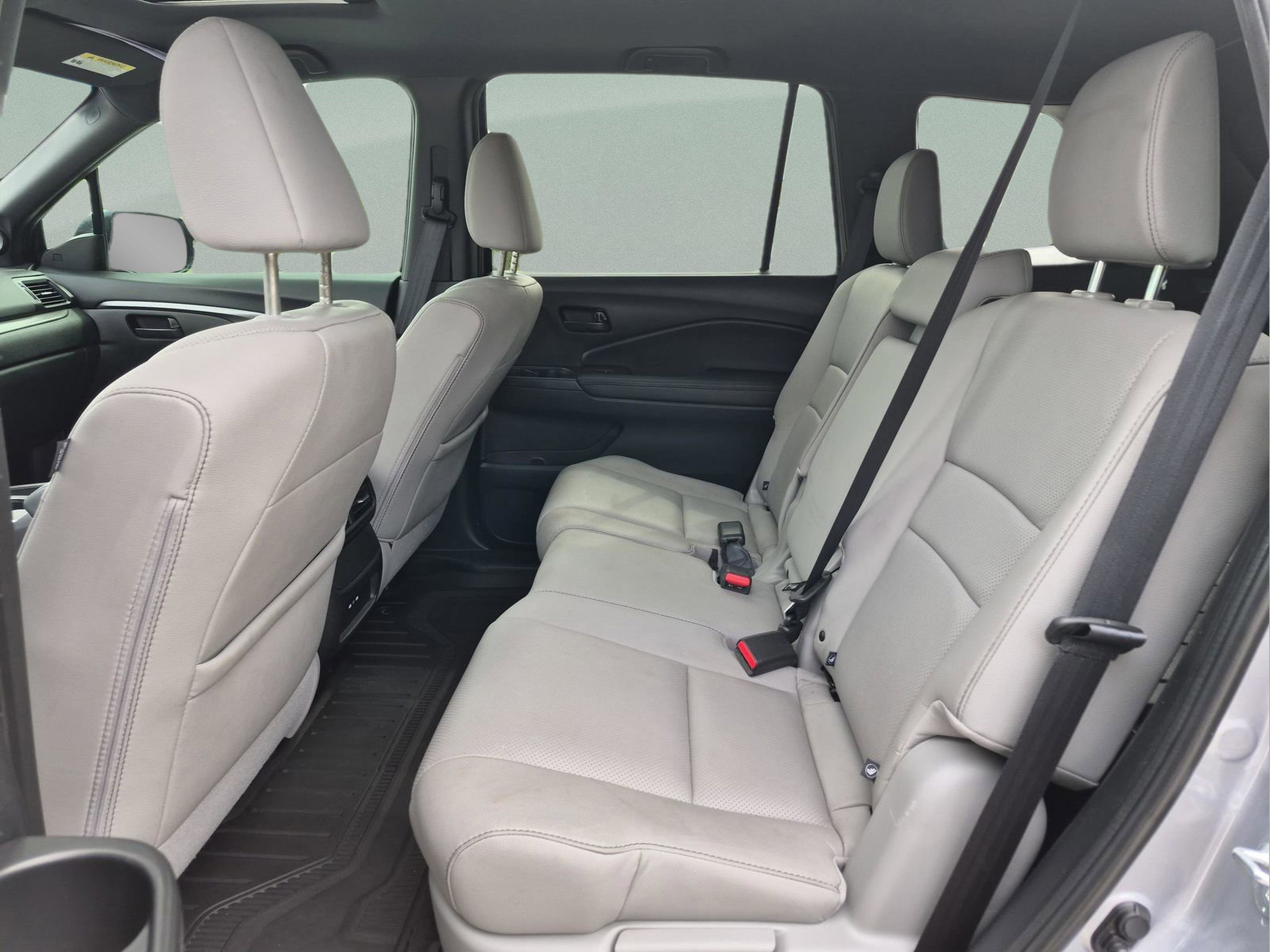 Certified 2025 Honda Passport EX-L image 17