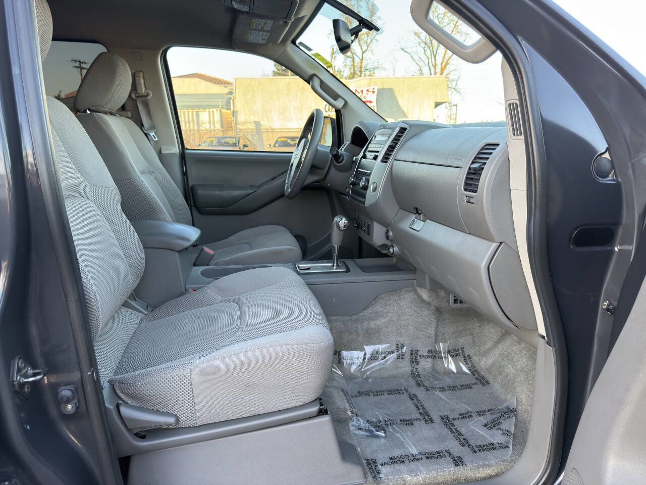 Used 2012 Nissan Frontier SV w/ SV Premium Utility Pkg AWD/4WD image 13