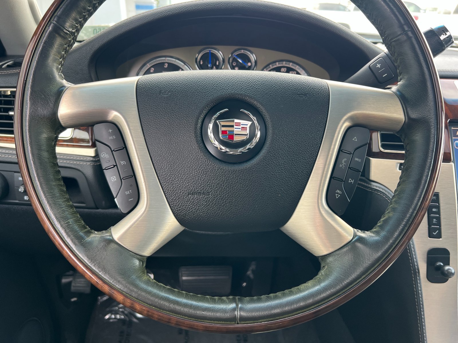 Used 2014 Cadillac Escalade Platinum AWD/4WD image 23