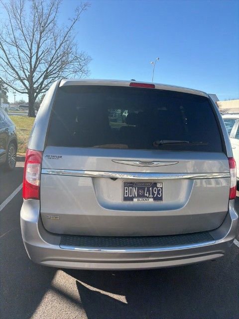 Used 2014 Chrysler Town & Country Touring image 11
