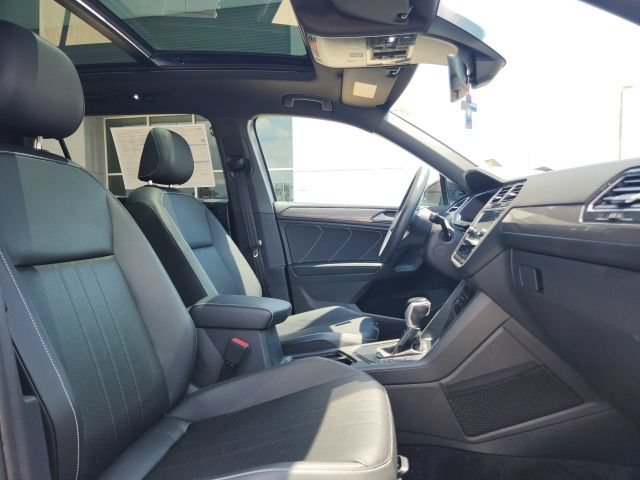 Used 2023 Volkswagen Tiguan SE R-Line FWD image 13