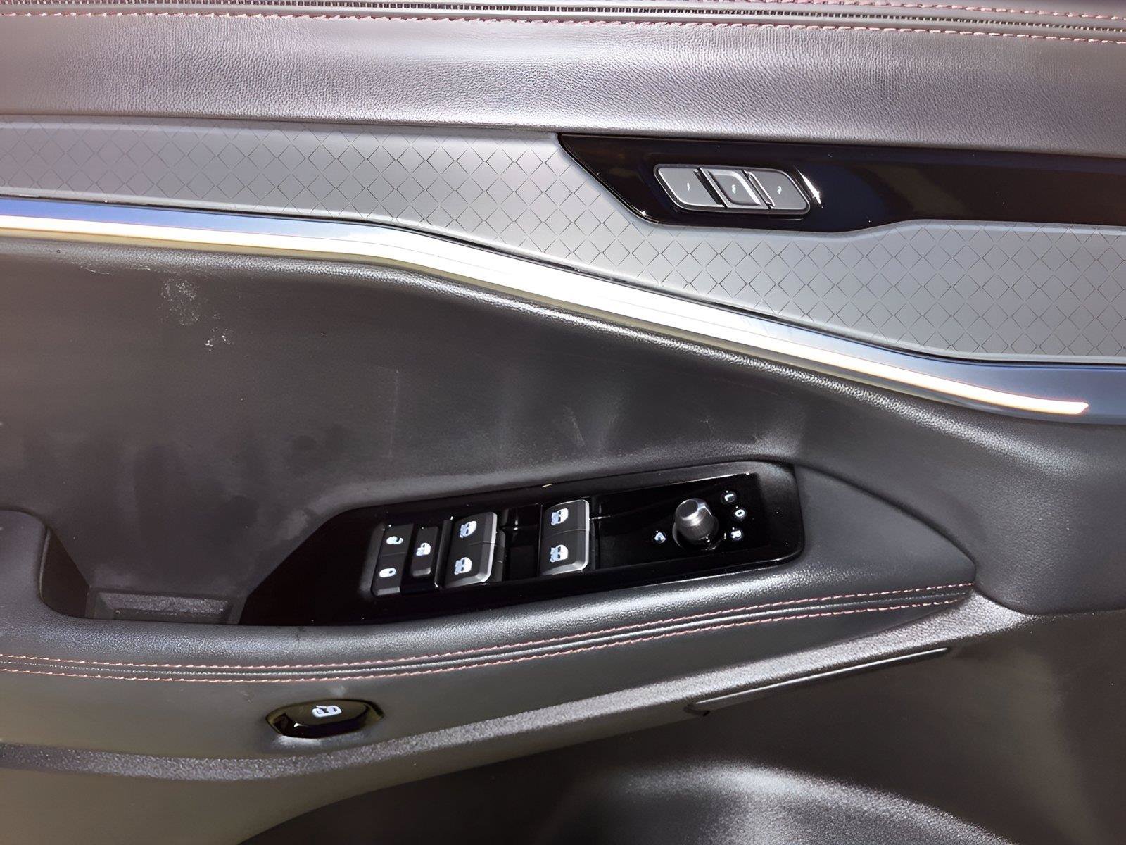 Used 2025 Jeep Wagoneer S Limited AWD/4WD image 21