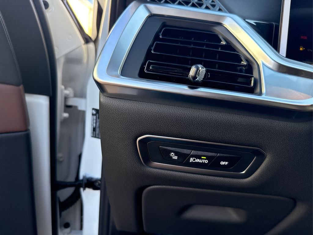 New 2026 BMW X7 M60i image 24