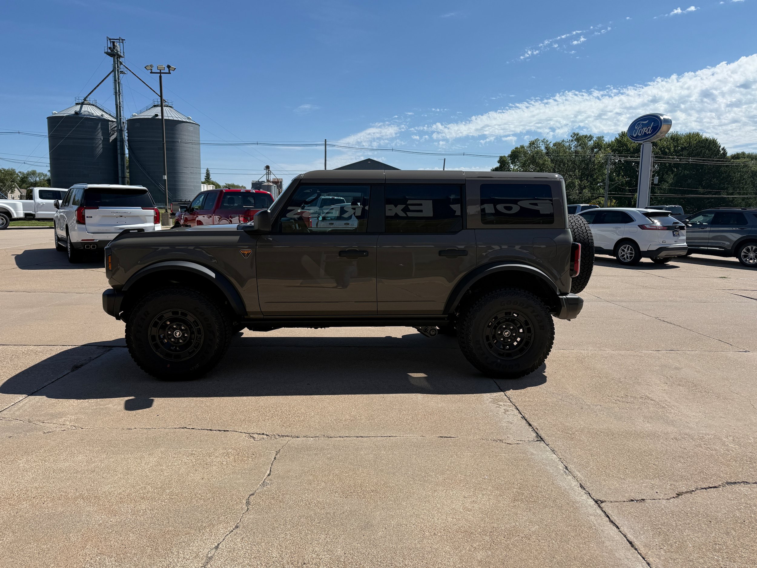New 2026 Ford Bronco Badlands w/ Sasquatch Package AWD/4WD image 7