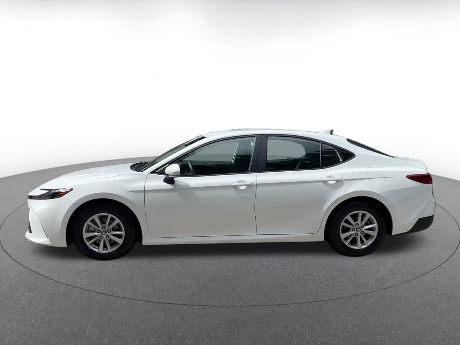 Used 2025 Toyota Camry LE FWD image 9