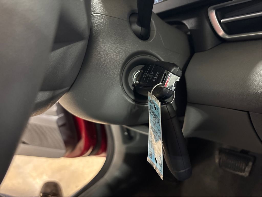 Certified 2025 Hyundai Elantra SE image 28