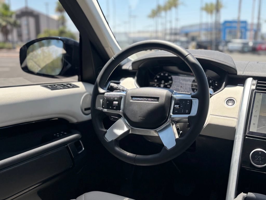Used 2025 Land Rover Discovery S AWD/4WD image 13