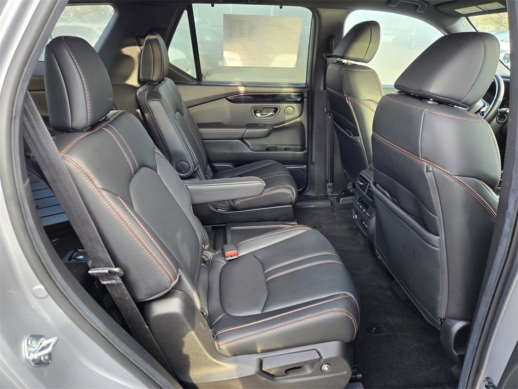 Used 2025 Honda Pilot TrailSport image 10